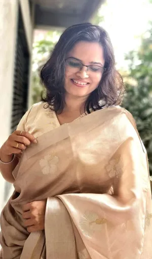 Beige Handloom Pure Silk Chanderi Saree with Subtle Golden Zari Motifs & Border – Elegant Traditional Wear