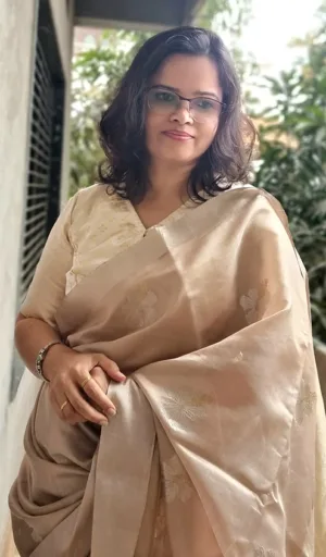 Beige Handloom Pure Silk Chanderi Saree with Subtle Golden Zari Motifs & Border – Elegant Traditional Wear