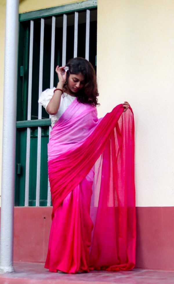 Gulabi Handwoven Mul Cotton Saree with Two Shades
